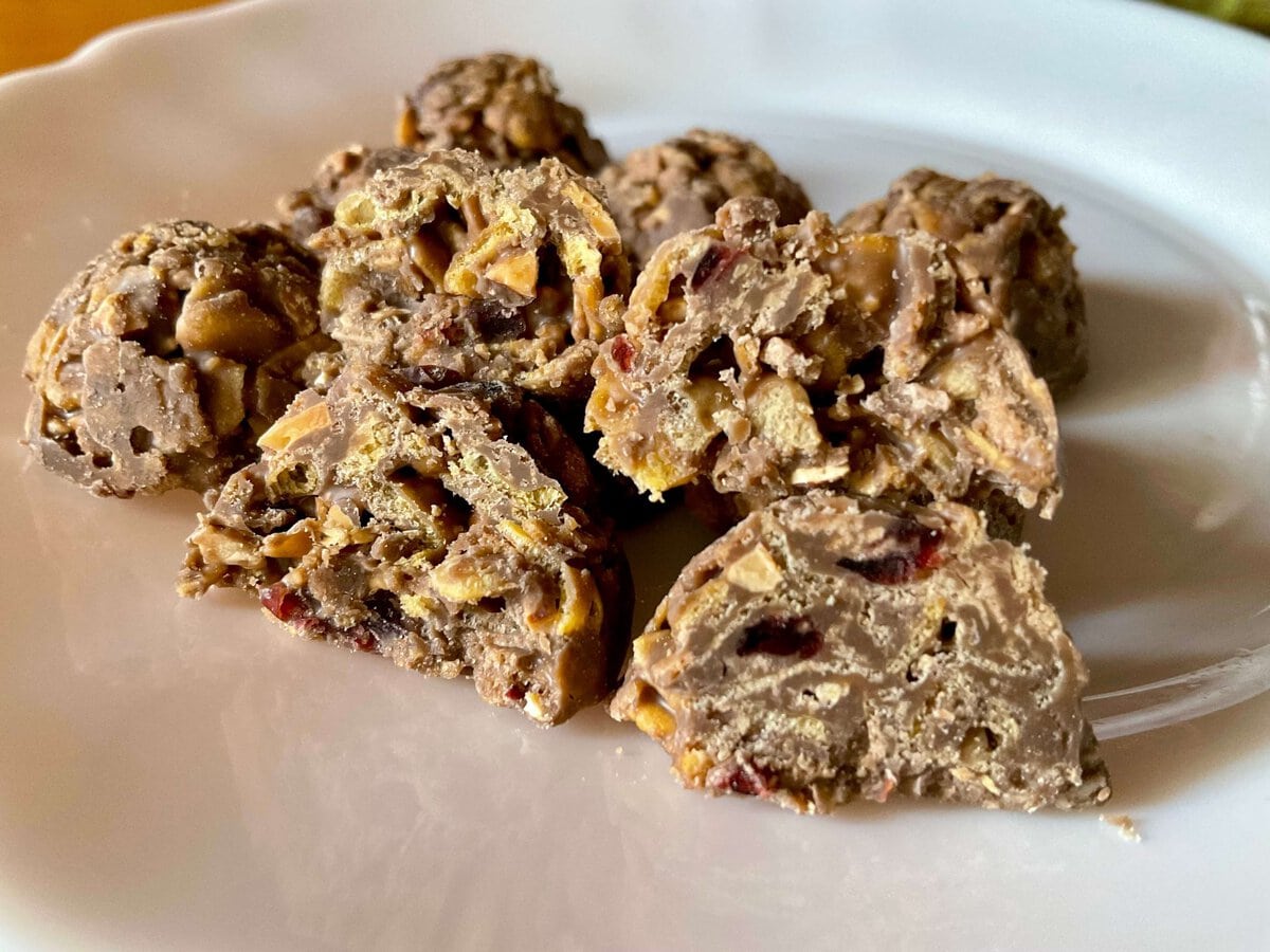 トップバリュ、チョコか？クランベリークランチ