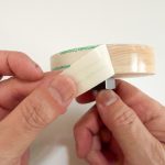側面に両面テープで紙ヤスリや耐水ペーパーを貼り付ければホイルタイプの研磨ディスクの完成
