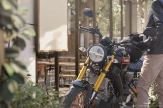 【125ccの不満を解消する155cc】ヤマハ「XSR155」が秀逸！高速道路も走れるネオクラシックな傑作バイクの凄さをプロが解説