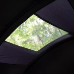 クリアな天井で換気と採光