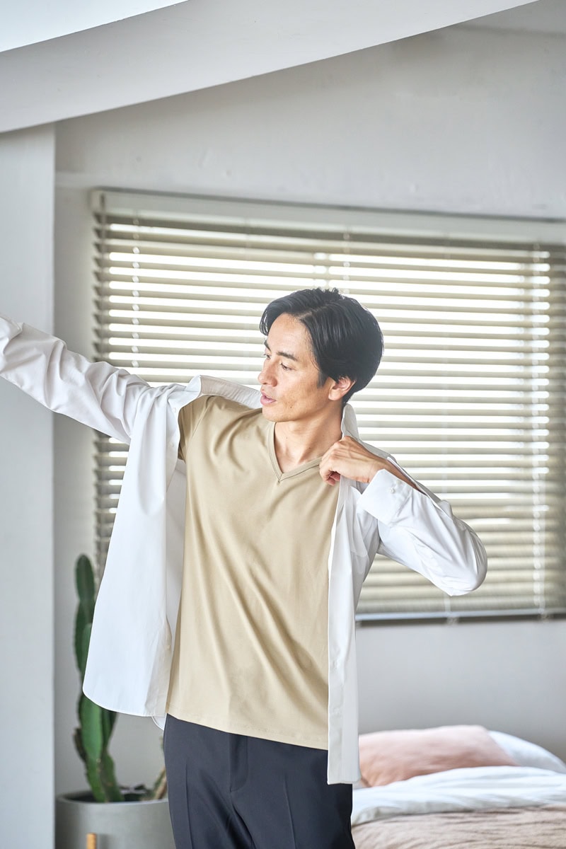 襟元スッキリで透けにくく毎日着たい「Vネックインナーシャツ」