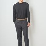 休日のお出かけから仕事、ゴルフまでこなせる「モックネックシャツ」