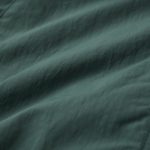 耐久性のあるナイロンを使いつつ、表面にナチュラルなシワ感と細かな凹凸加工が施されていて高見えする素材