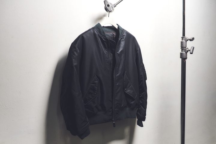 【7990円でこの完成度】ユニクロ「MA-1ブルゾン」に編集長がひと目惚れ!高機能なのに野暮ったさゼロの秀逸アウターを徹底解説『コレ買いです』Vol.181
