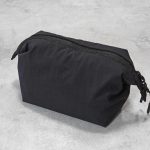 撥水再生ナイロン広口ポーチ ￥1,690（税込）