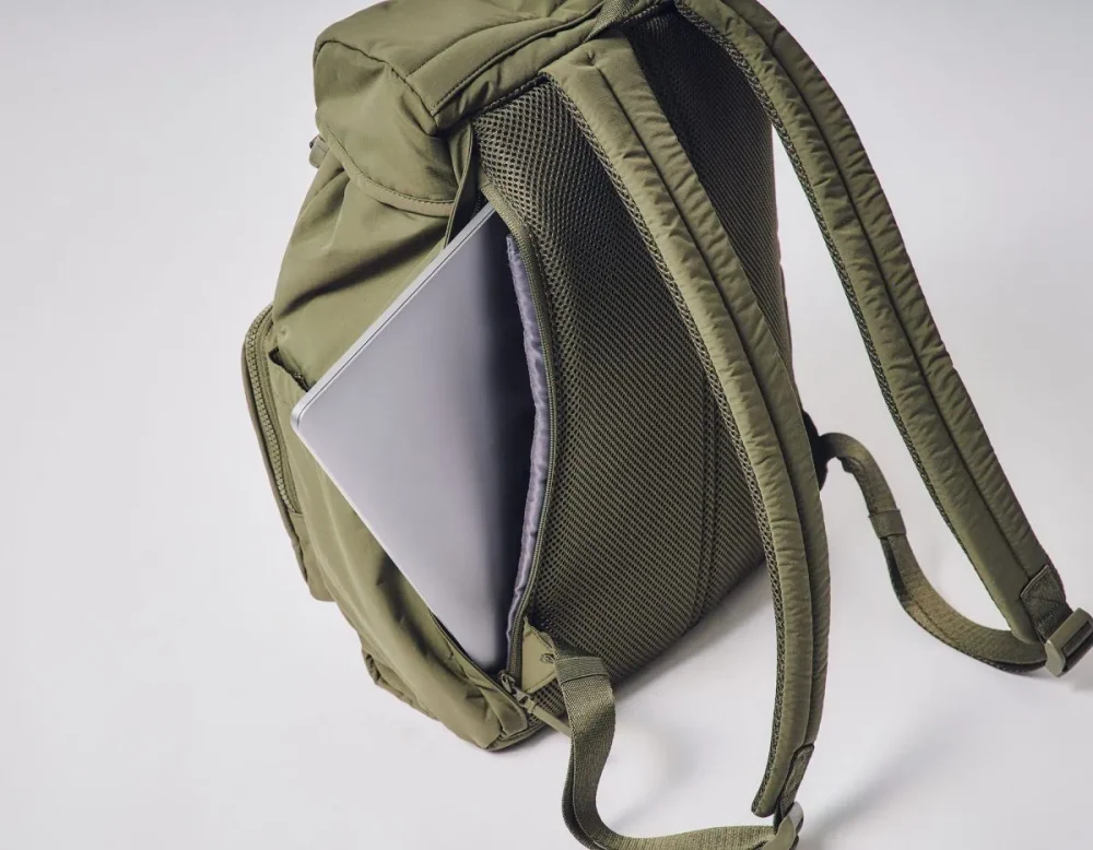 第1位　【ユニクロのこれは買い】広報担当が本気で選んだ“使える名品”ベスト3！感動パンツ・バッグほか