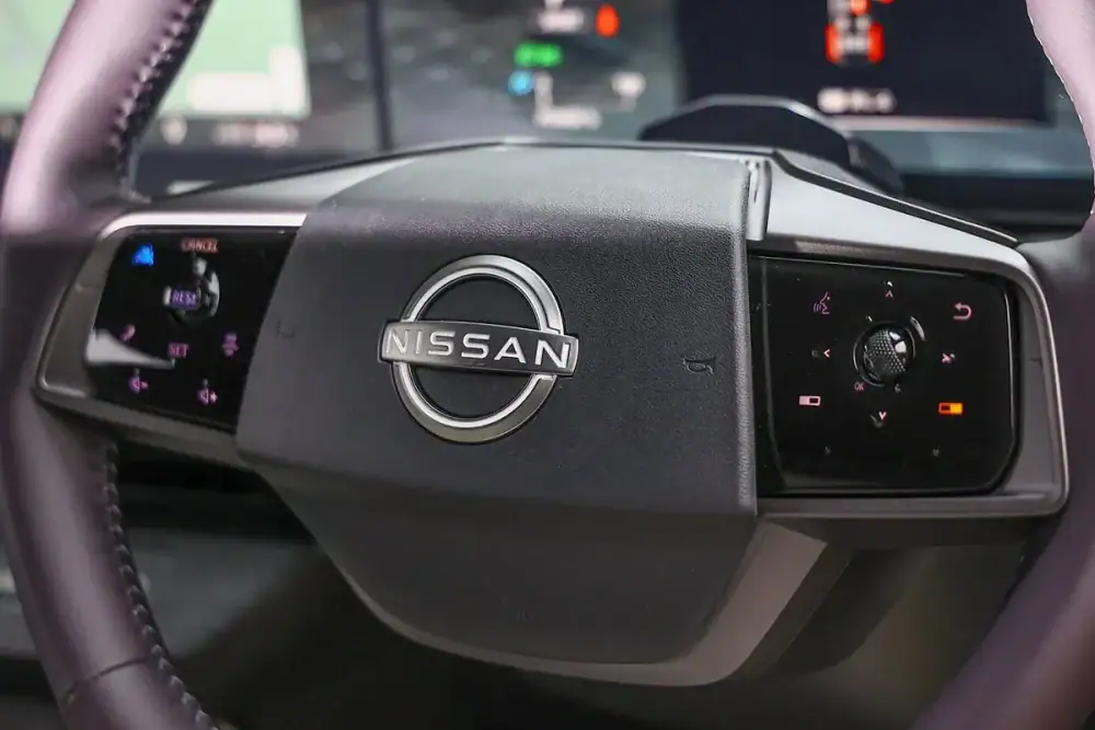 【アルファード超えの実力とは】日産「新型エルグランド」に試乗！極上の無重力シート、3列目が跳ね上げ式に進化…プロが乗ってわかった真価