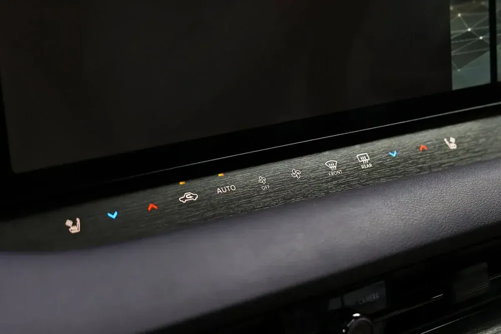 【アルファード超えの実力とは】日産「新型エルグランド」に試乗！極上の無重力シート、3列目が跳ね上げ式に進化…プロが乗ってわかった真価