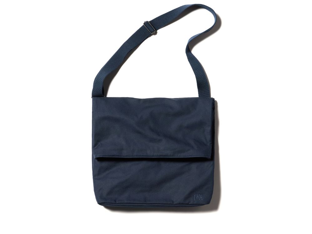 UNIQLO and JW ANDERSON「ショルダーバッグ」￥3990／2色展開