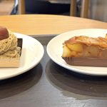 （左）手しぼり栗のモンブラン　￥590（税込） （右）青森県産2種のりんご カスタードアップルパイ　￥620（税込）