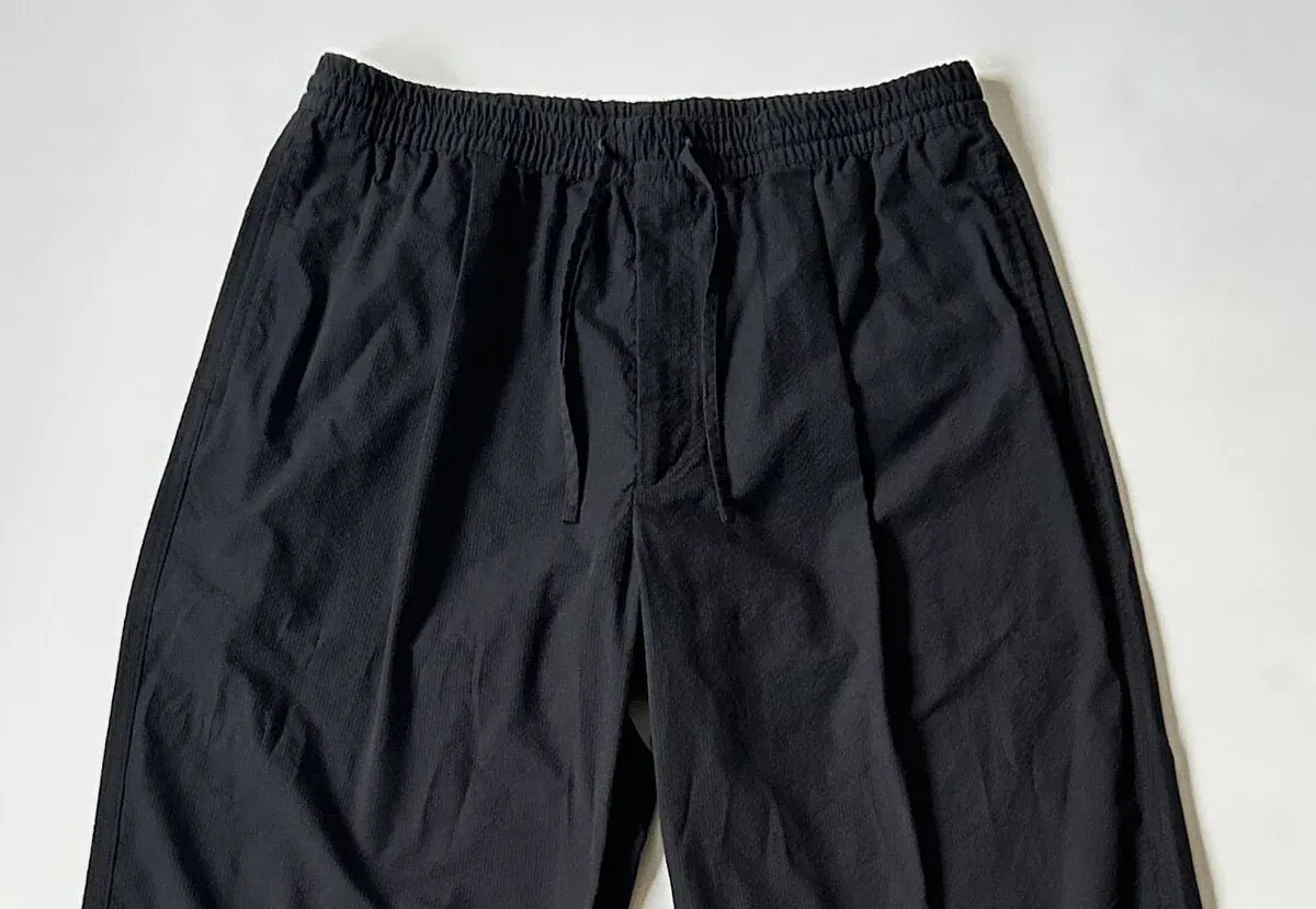 第3位 【GU×EGコラボが話題】2990円の夏パンツは買い?2ヶ月着倒して本音レビュー!部屋着感覚で穿けるのにスラックス見えする夏服の最適解だった