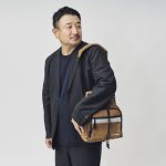 ジャケットスタイルの中でほどよいアクセントに