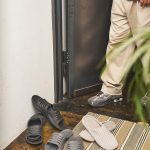 置き場所を決めておかないと、スリッパやサンダルなどが散乱しがち