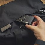 3つのフロントポケットには、カードケース、デジカメ、イヤホンなど使用頻度の高いアイテムをセット
