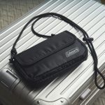 MonoMax11月号増刊特別付録  コールマン　お財布機能付き2層式ショルダーバッグ  サイズ（約）：高さ11.5×幅18.5×マチ6㎝ ショルダーストラップの長さ146㎝［最長］