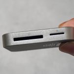 SDカードとMicroSDカードスロット。