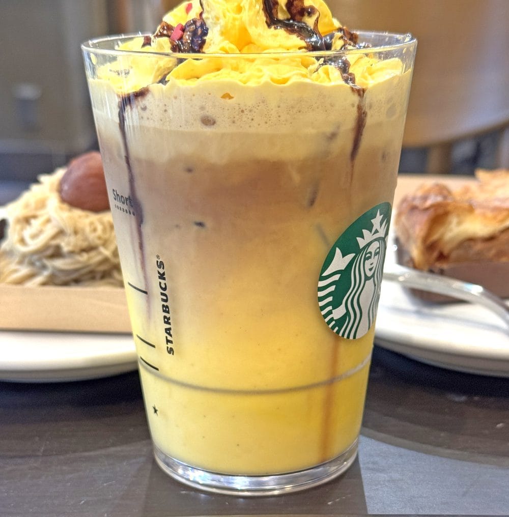 上の方にカフェラテの色が濃く見えます