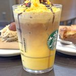 上の方にカフェラテの色が濃く見えます