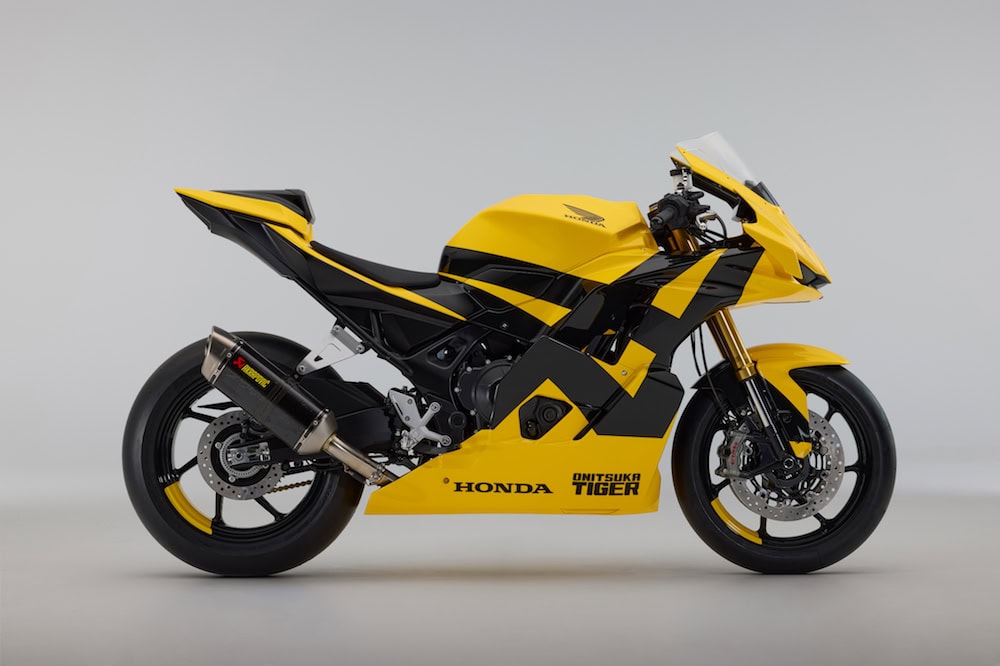 ミドルクラスのスポーツモデルがベース。タイガーイエローベースのボディにブラックのストライプが映える