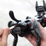 充電方法ですが、USB-Cを尻尾の付け根に差し込むだけ
