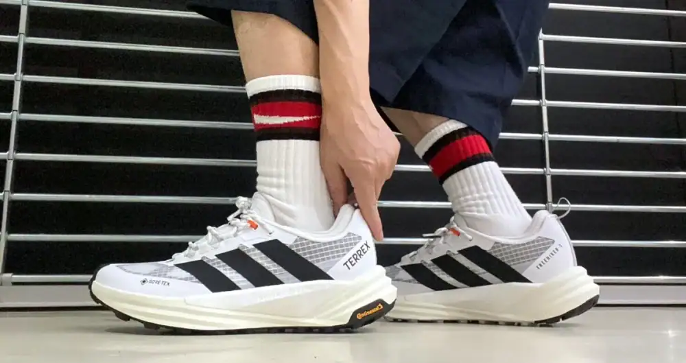 第1位 【GORE-TEX×BOOSTは無敵】アディダスが誇る機能を惜しみなく投入!「テレックス」が雨も悪路も街履きにも優秀。エディターが試し履きレビュー