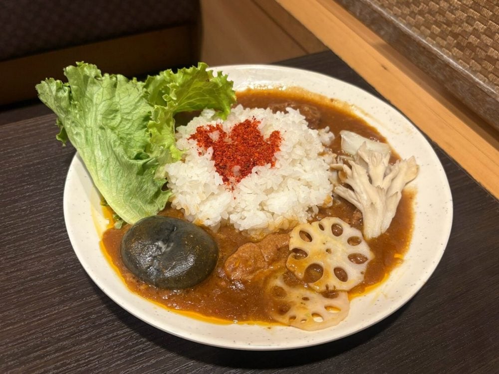とろ~りチーズがクセになる…ゴジラの足跡カレー