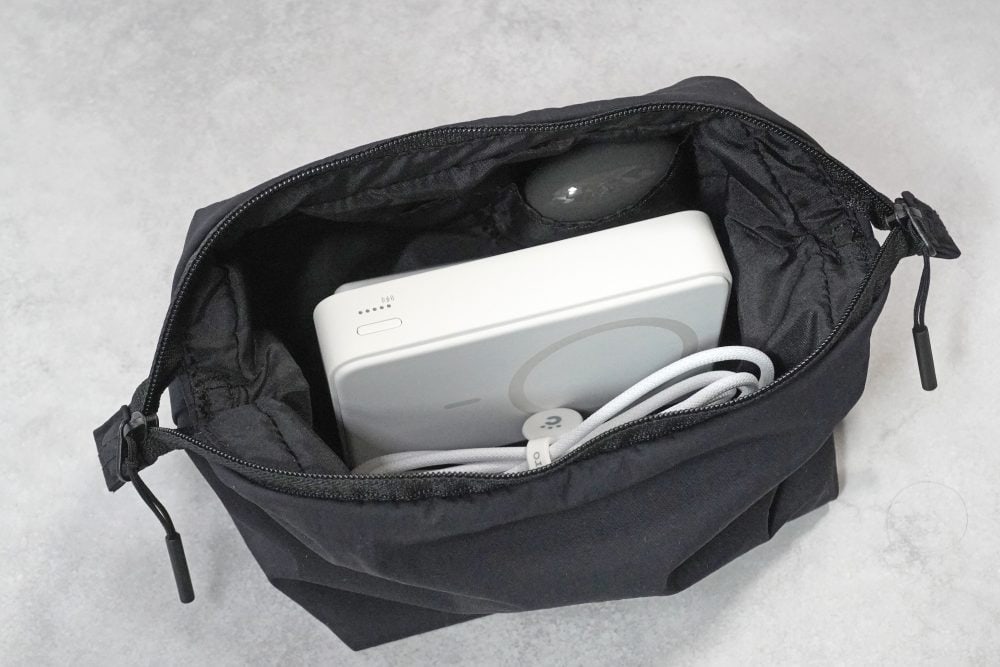 無印良品のモバイルバッテリーやイヤホンを収納するのにピッタリ