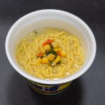 エースコック スーパーカップ1.5倍 北海道 コーン塩バター味ラーメン／中太のストレート麺はプツンと切れる歯ごたえのよさが抜群！ 麺の甘みとスープの味わいが互いを引き立て、特に塩スープの旨みがはっきりとして味の相乗効果を感じました