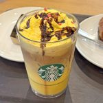 キャラメルハニーフレーバーホイップクリームはビビッドな色合い
