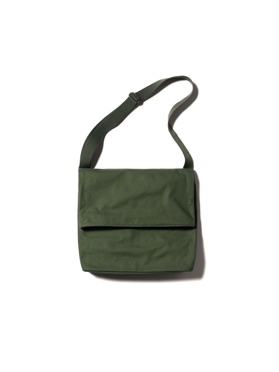 UNIQLO and JW ANDERSON「ショルダーバッグ」￥3990／2色展開