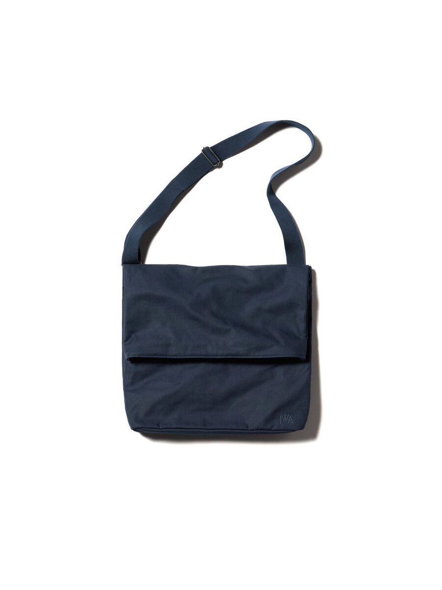 UNIQLO and JW ANDERSON「ショルダーバッグ」￥3990／2色展開