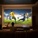 スポーツやゲームに適した16:9から、映画館のような2.35：1のシネマスコープまで、視聴するコンテンツに合わせて、ワンタッチで切り替えられます