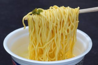 「このカップ麺、マジでうまかった」旅情感あふれるスーパーカップ限定版“北海道・沖縄のご当地味”食べ比べ