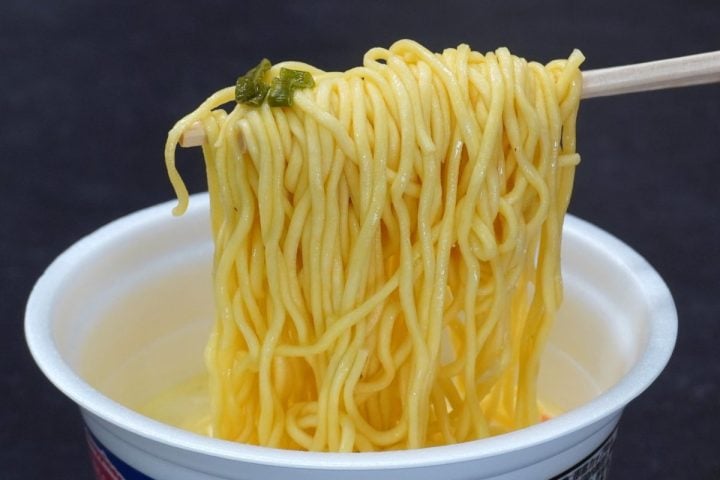 「このカップ麺、マジでうまかった」旅情感あふれるスーパーカップ限定版“北海道・沖縄のご当地味”食べ比べ