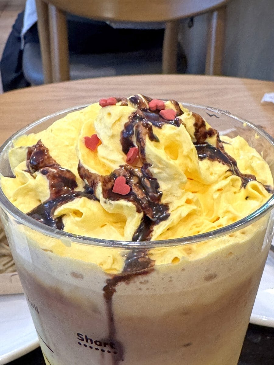 ジグザグのチョコレートソースがピカチュウっぽい