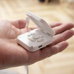 オプションのミニコントローラーを使えば、撮影距離・高度・アングルをより自由に調整できるようになる