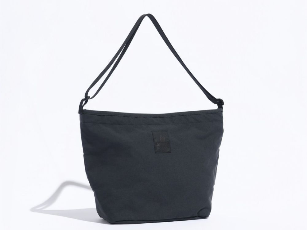 シエラデザインズ「BLACK SHOULDER BAG」¥6,380/10ℓ/H29×W41×D13㎝