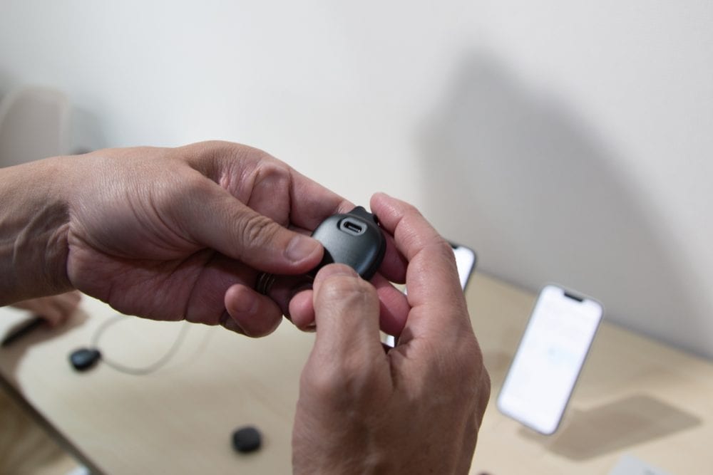 24時間以上の連続録音が可能で、充電はUSB-Cに対応し、約1.5時間で充電完了