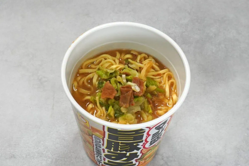 第3位　「このカップ麺、マジでうまかった」残暑に気分爆上げ “パンチ力すごい”ベスト3杯【1位はニンニクと豚の旨味がヤバい満腹必至の一杯】