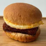 第1位 【月見バーガー戦争】マック、KFCなど4社新作をガチ食べ比べ