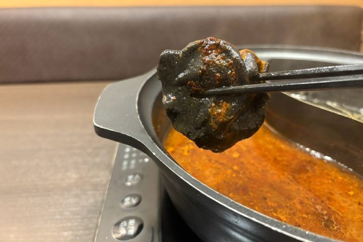 「鍋の絶望感が凄い…!?」黒マー油香る特製だしと背びれ餃子に驚く!“ゴジラ×しゃぶ葉”2,000円台~の最強食べ放題をグルメライターが実食レポ