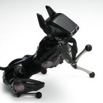 いつも命令どおりに動くだけのロボットではなく、少しいたずらっぽい動きを見せたりもするので次なる行動が読めず、まさにリアルペット感覚