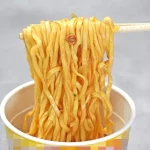 第3位　「このカップ麺、マジでうまかった」残暑に気分爆上げ “パンチ力すごい”ベスト3杯【1位はニンニクと豚の旨味がヤバい満腹必至の一杯】