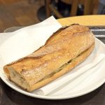 チョコレートとバターの甘じょっぱさがバゲットの香ばしく甘い味わいにとても合います。