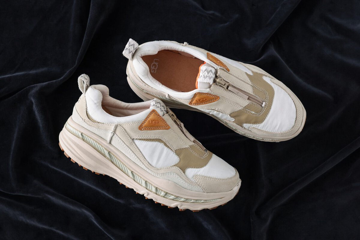 UGG®「CA805 MLT」¥25,300/3色展開