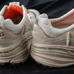 UGGらしいディテールを随所に取り入れ、ファッション性と機能性を融合させている