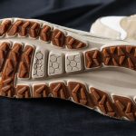 アウトソールは、軽量性、高いクッション性、そして優れたグリップ力を兼備