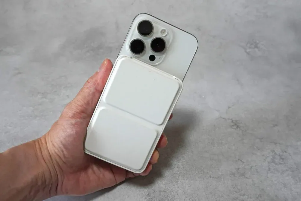 第1位 【無印良品】スタンドにもなるモバイルバッテリーが超優秀!