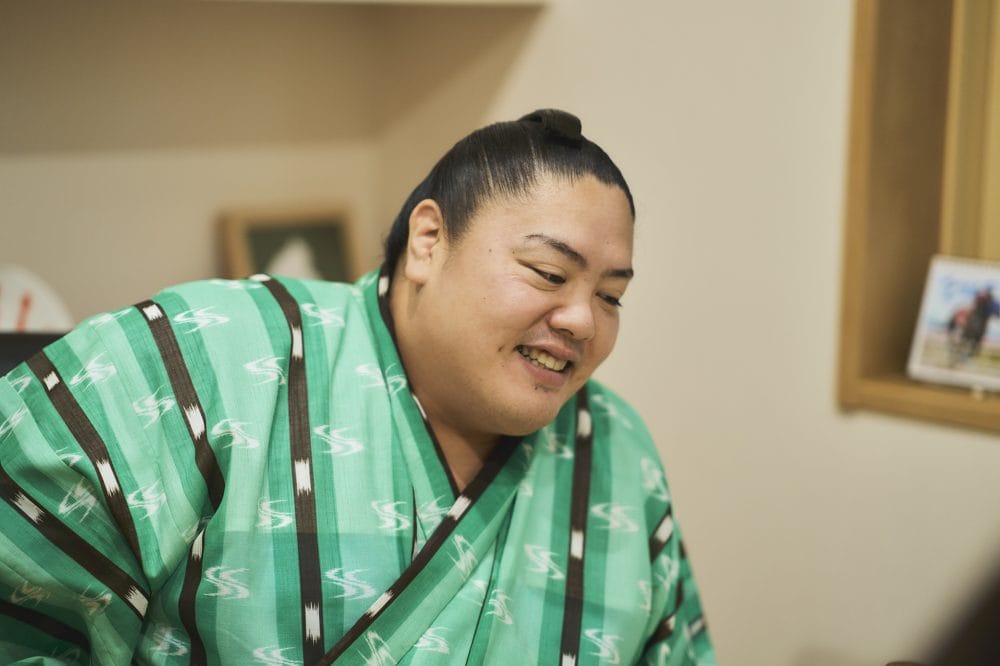 同級生力士への思いを語る一山本関
