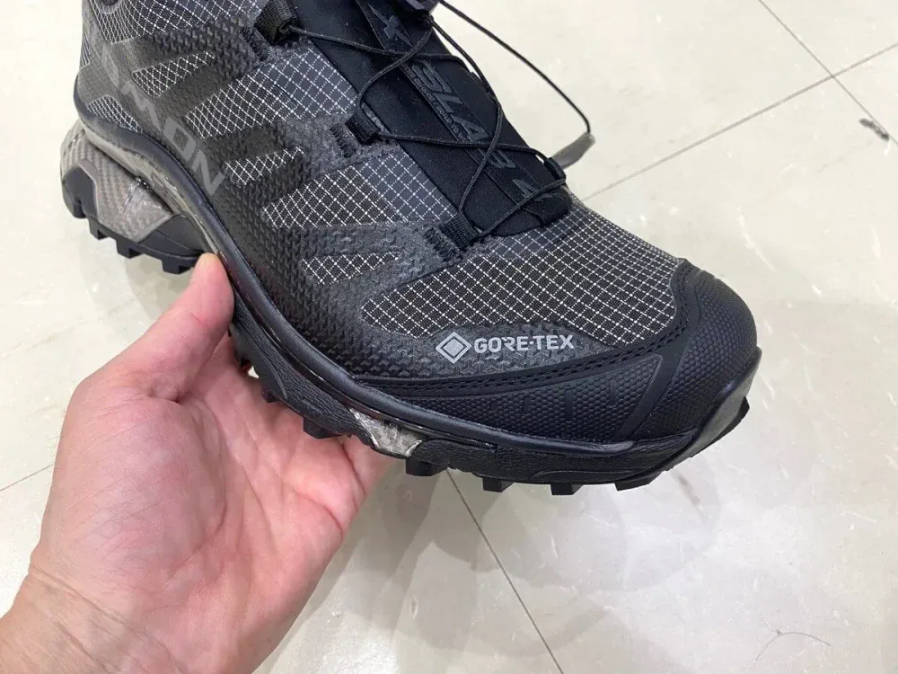 第3位 【GORE-TEX搭載で雨の日も無敵】サロモンの名作シューズ「XT-4 OG GTX」をエディターが試し履き!天候問わずガシガシ履き込める頼れる逸材だった